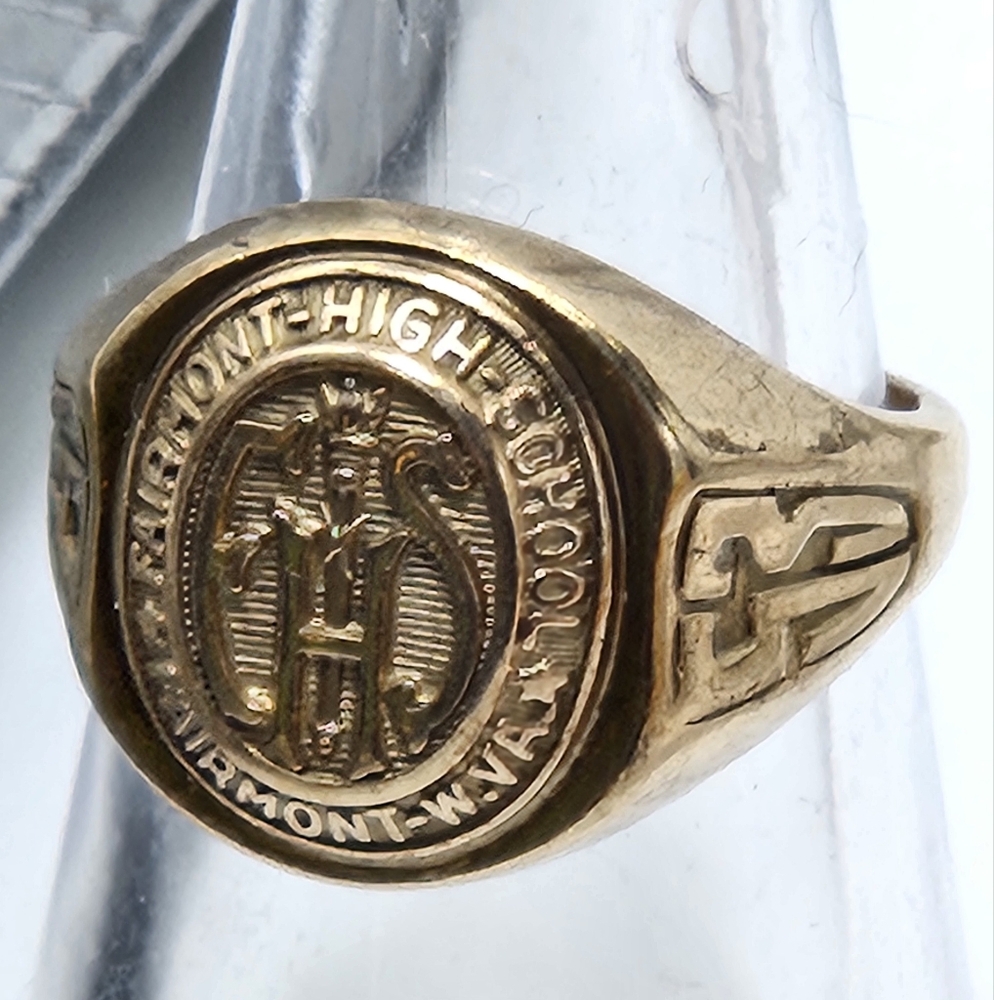9.7 GRAM 10K HEAVY Solid Gold Mens Signet 1953 Class Ring sz 7 Fairmont High WVA